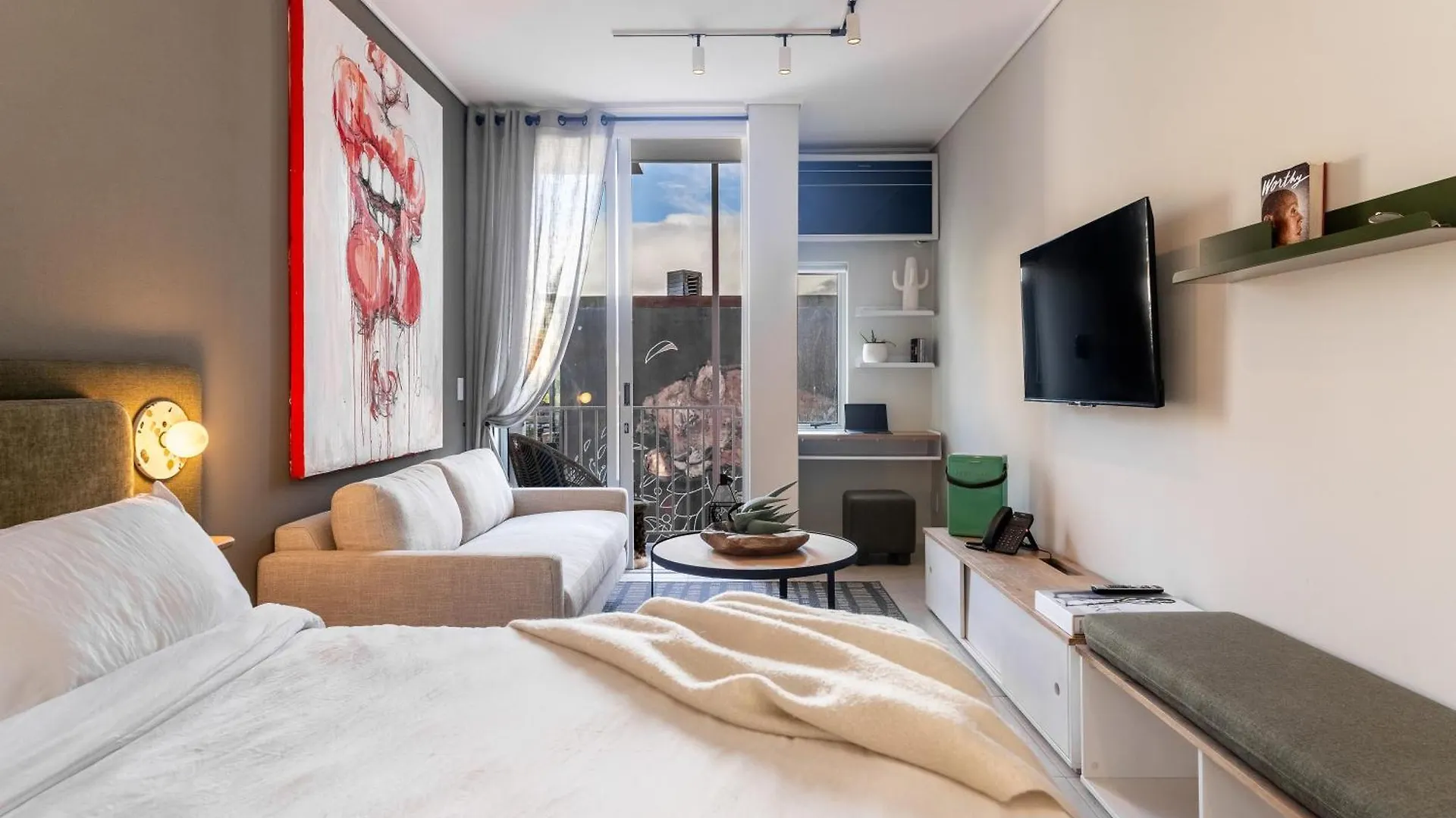 The Rose305:Modern Studio In The Heart Of The City Cape Town 0*,